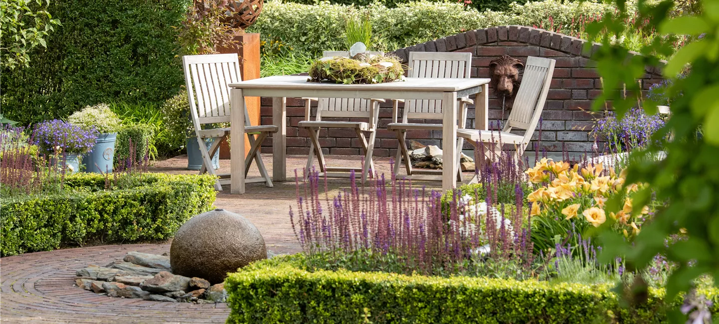 Sommergarten - Gartenmöbel im Ambiente